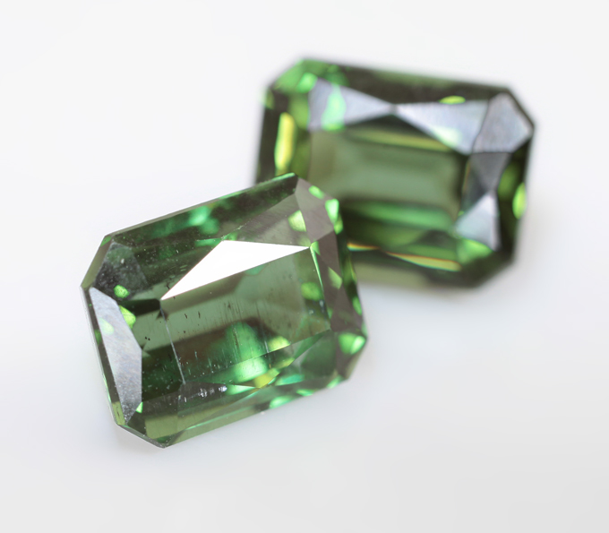 Пара зеленых "неоновых" апатитов 6,95 карата