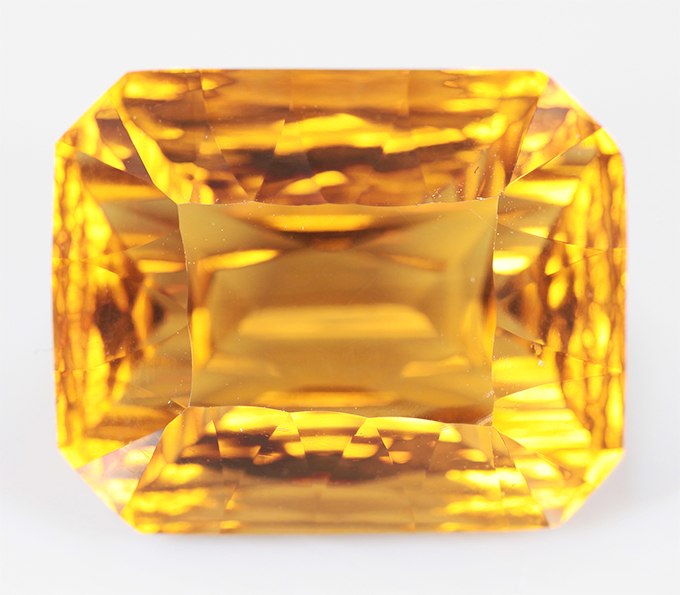 Чистейший крупный яркий цитрин лазерной огранки 19,59 карата