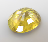 Зеленовато-желтый сфен 2,42 карата