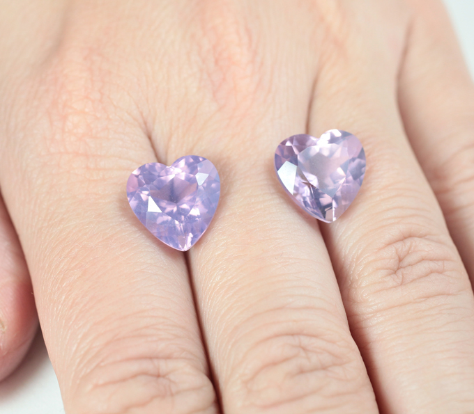 Пара чистейших лавандовых аметистов 13,21 карата