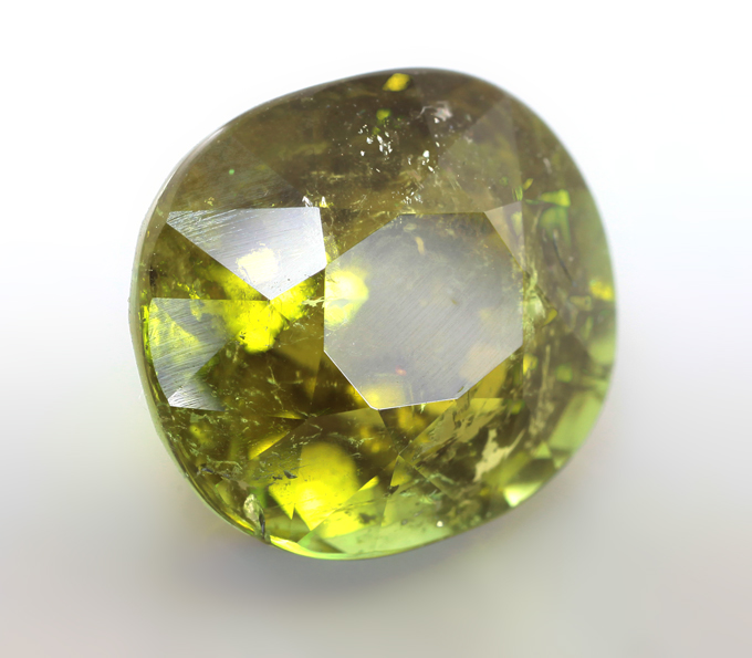Желтовато-зеленый турмалин 4,97 карата