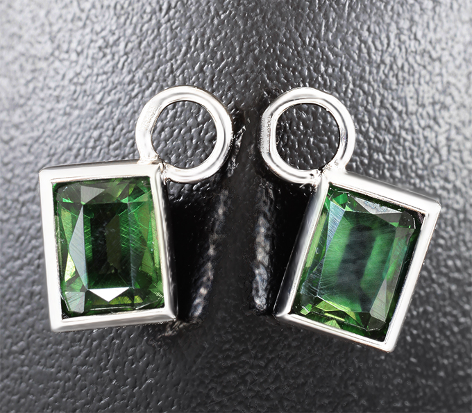 Золото Серьги с полихромными "неоновыми" апатитами 6,39 карата