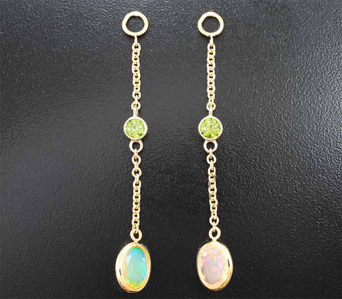 Золото Подвесы для серег с ограненными эфиопскими опалами 2,06 карата и уральскими демантоидами 0,79 карата