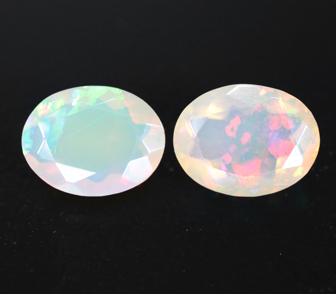 Подвесы для серег с ограненными эфиопскими опалами 2,06 карата и уральскими демантоидами 0,79 карата