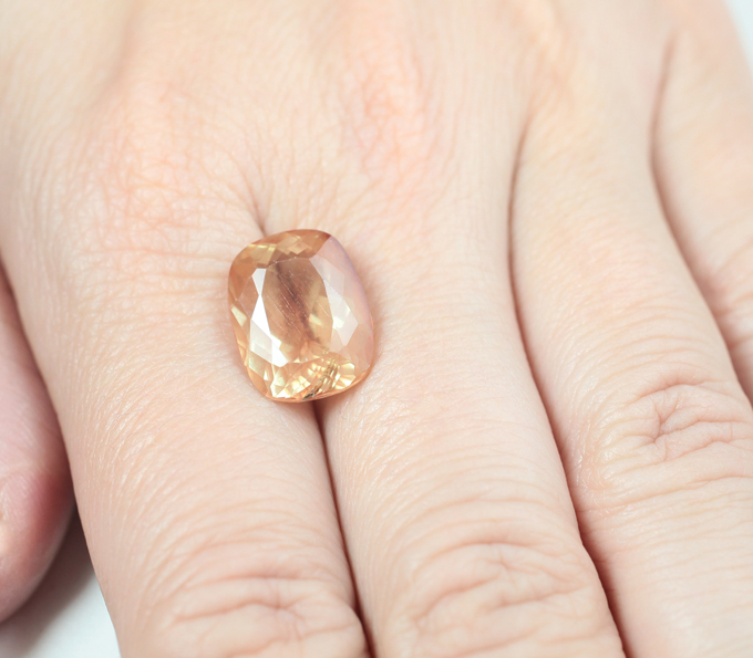 Крупный андезин 7,62 карата