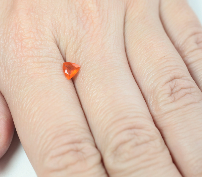 Мексиканский ограненный "огненный" опал 0,25 карата