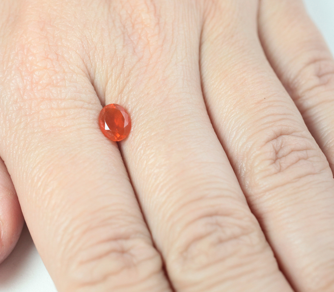 Мексиканский ограненный "огненный" опал 0,68 карата