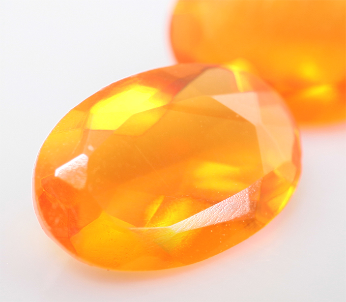 Пара мексиканских ограненных "огненных" опалов 0,87 карата