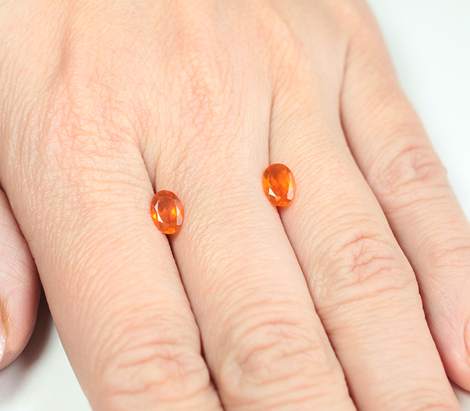 Пара мексиканских ограненных "огненных" опалов 0,87 карата