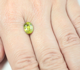 Зеленовато-желтый сфен 2,01 карата