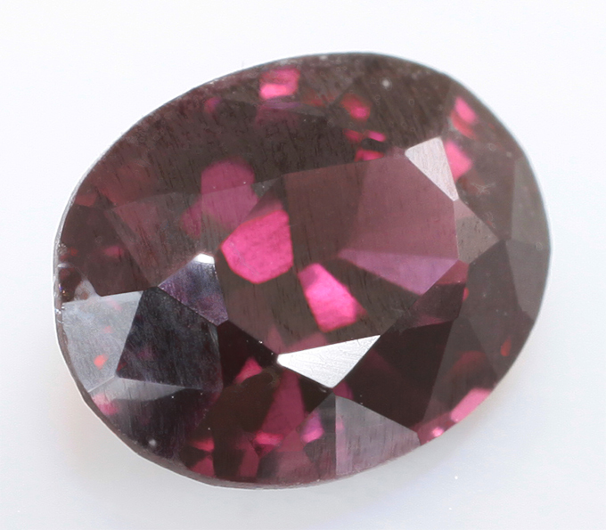 Красновато-пурпурная шпинель 0,98 карата