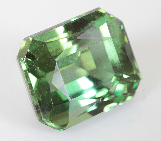 Зеленый "неоновый" апатит 3,64 карата