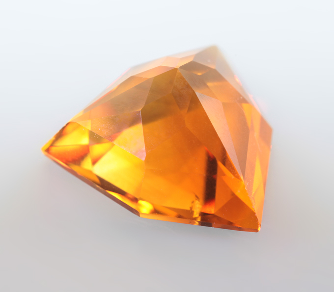 Цитрин мадейра авторской огранки высокой чистоты 4,89 карата