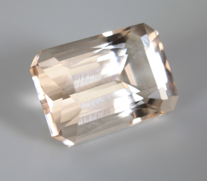 Чистейший крупный скаполит 12,76 карата