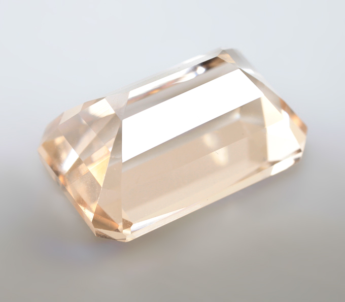 Чистейший крупный скаполит 12,76 карата