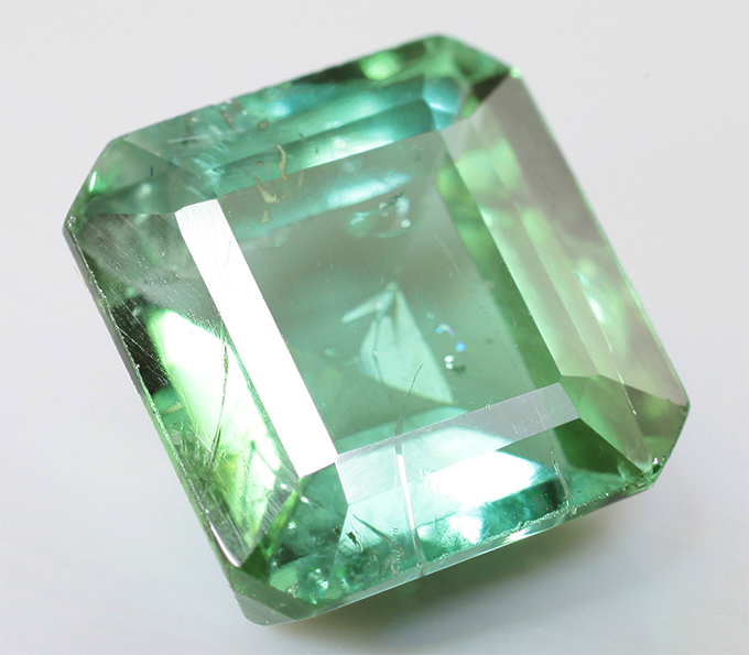 Полихромный "неоновый" турмалин 4,29 карата