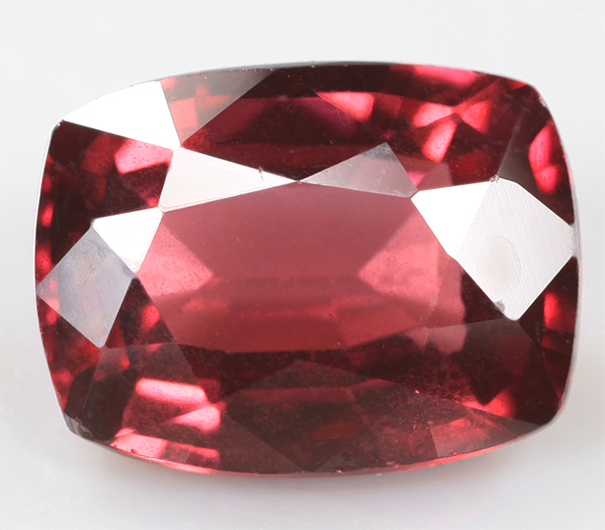 Пироп гранат 2,32 карата