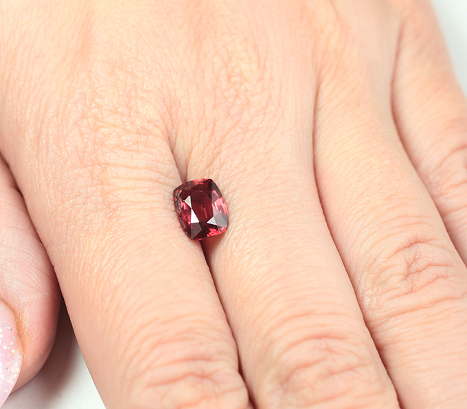 Пироп гранат 2,32 карата