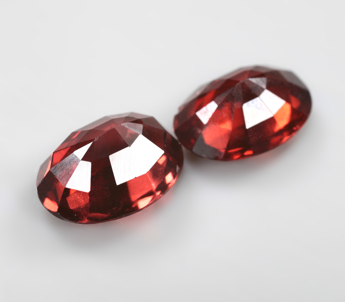 Пара пиропов гранатов 6,06 карата