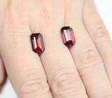 Крупная пара пиропов гранатов 8,97 карата