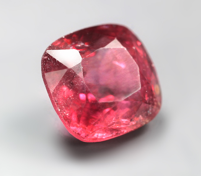 Красная шпинель 1,15 карата