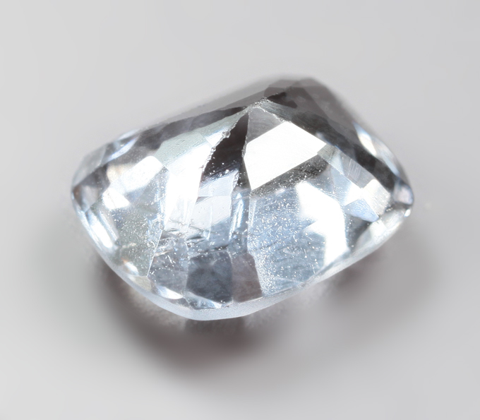 Титановая шпинель 1,27 карата