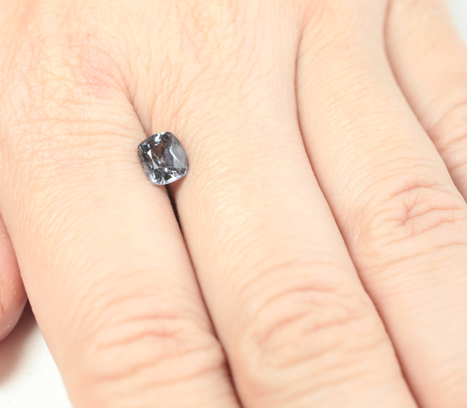 Титановая шпинель 1,27 карата