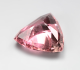 Яркий пурпурновато-красный турмалин 1,55 карата