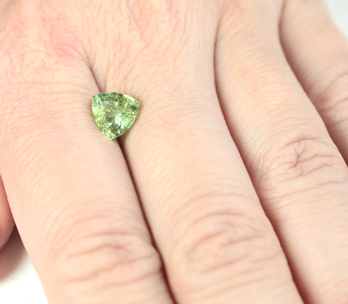 Open color grade! Желтовато-зеленый турмалин авторской огранки 2,2 карата