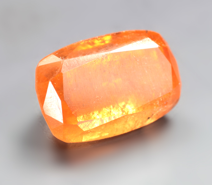 Редкий клиногумит 2,94 карата