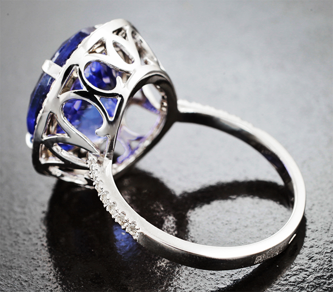 Комплект с танзанитами 19,32 карата и бесцветными цирконами