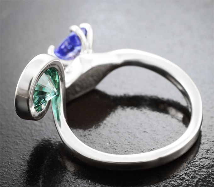 Кольцо с голубовато-зеленым муассанитом 1,3 карата и танзанитом 1,2 карата