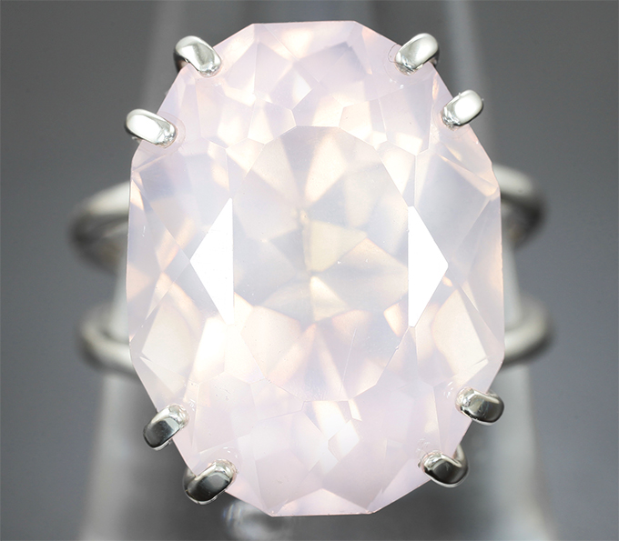 Кольцо с чистейшим крупным розовым кварцем эффектной огранки 15,48 карата