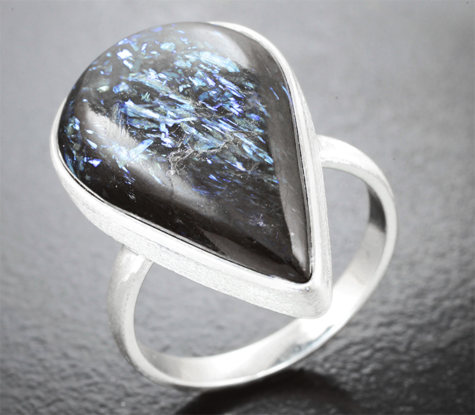 Серебро 925 Кольцо с редким крупным нууммитом 16,51 карата