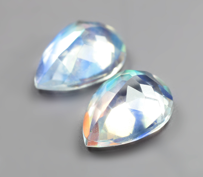 Пара ограненных лунных камней 1,12 карата