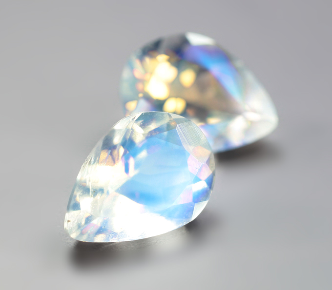 Пара ограненных лунных камней 1,21 карата