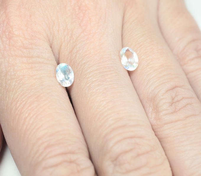 Пара ограненных лунных камней 1,27 карата