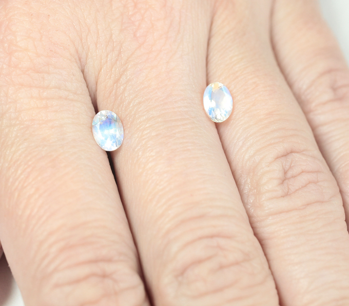 Пара ограненных лунных камней 1,31 карата