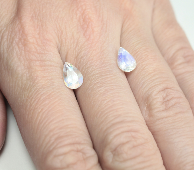 Пара ограненных лунных камней 2,91 карата