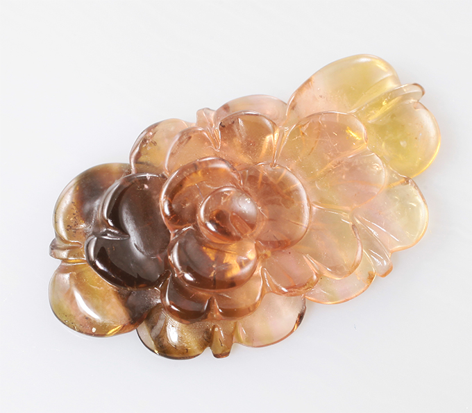 Резной полихромный турмалин 3,99 карата