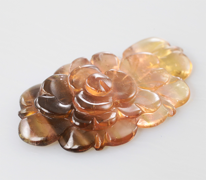 Резной полихромный турмалин 3,99 карата