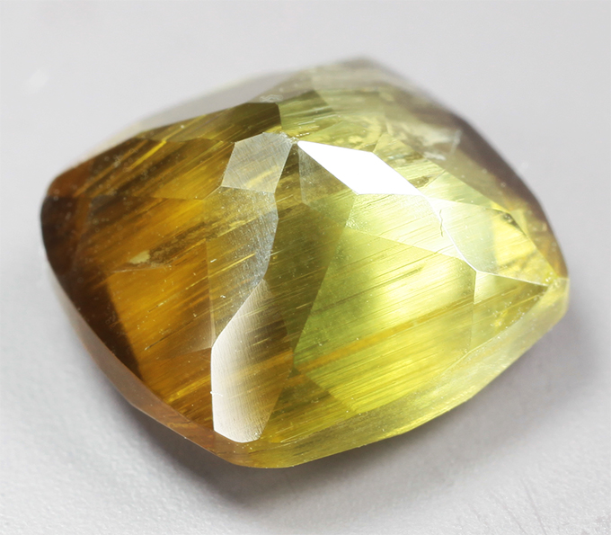 Полихромный турмалин 3,23 карата