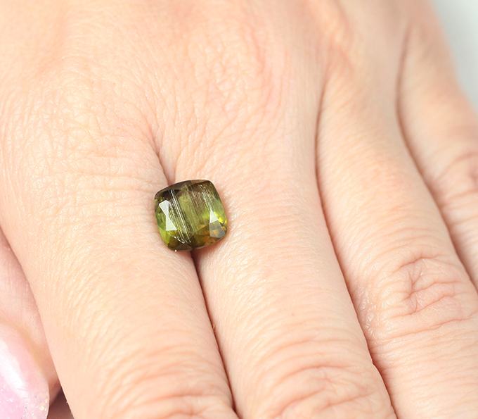 Полихромный турмалин 3,23 карата