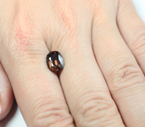 Крупный гранат со сменой цвета 3,29 карата