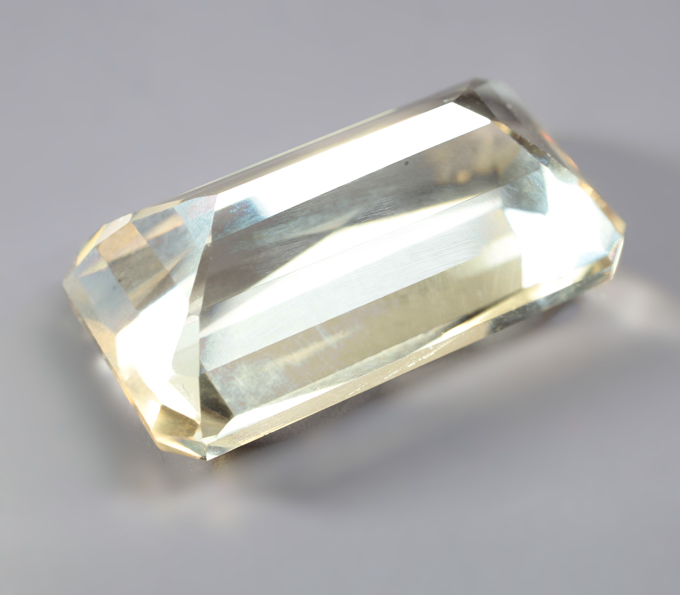 Крупный скаполит высокой чистоты 13,3 карата