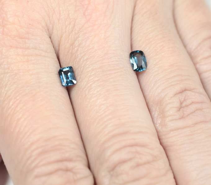 Две редких синих шпинели 1 карат