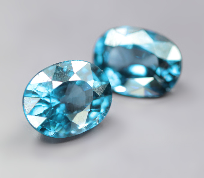 Пара редких синих шпинелей 1,05 карат