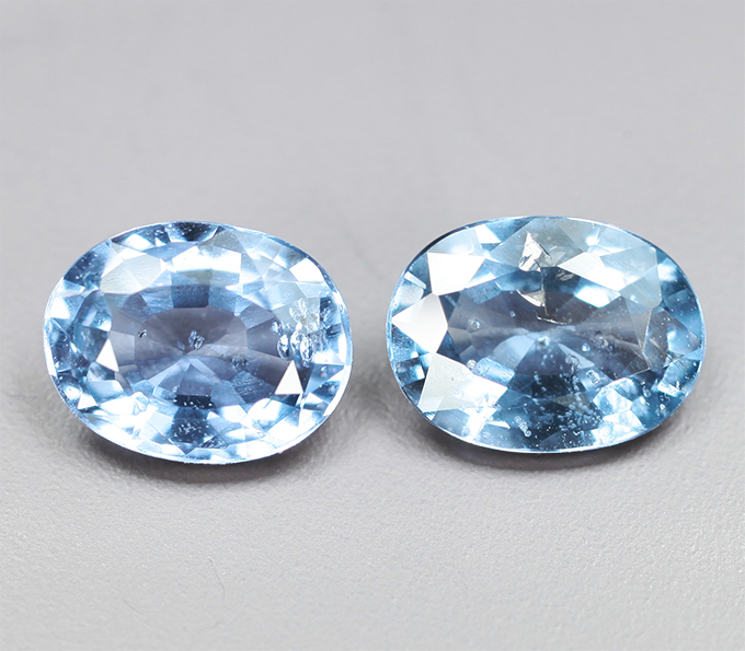 Редкая пара синих шпинелей 0,93 карата