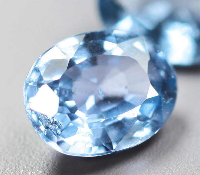 Редкая пара синих шпинелей 0,93 карата