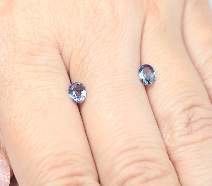 Редкая пара синих шпинелей 0,93 карата